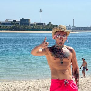 Alisher Morgenshtern Instagram - на отдыхе а у вас как дела