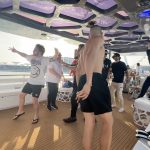 Alisher Morgenshtern Instagram - сегодня ровно 4 года с нашего первого концерта с пацанами, решили что теперь наша очередь заказать моргенштерна на корпорат. люблю, пацаны, путь от маленькой гримерки Краснодара до яхты был веселым, плывем дальше потом по привычке дали корпорат для музыкантов @artur_matur @abberian @pavelshkil @underoathov @aziz.aminovich Корпоратекс