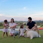 Alok Instagram - Agora somos 6 👩🏻🧔🏻‍♂️👧🏻🧒🏻🤖🐶 Sim, é de verdade 😂😂 Como ele deveria se chamar? Now we’re six… Yes, it’s real! How should it be named?