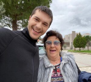 Alperen Duymaz Instagram - Fotograf cektirmek icin geldi, cektik :D seviyoruz sahsina munhasir insanlari, nesesi daim olsun 🍀