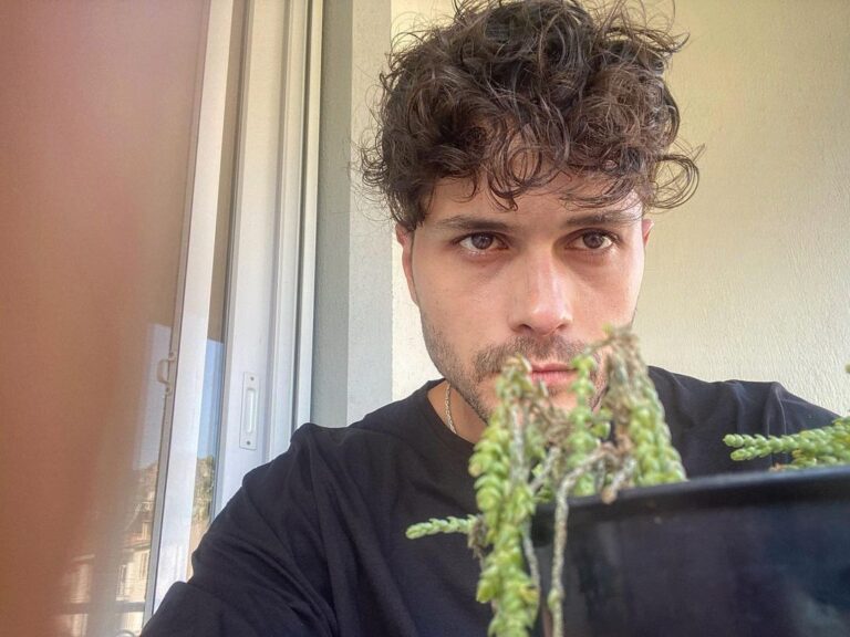 Alperen Duymaz Instagram - kaktuslesememis bir sey