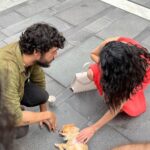 Alperen Duymaz Instagram - Sizinle çalıştığım için çok şanslıyım başından sonuna mükemmel bir süreçti benim için ve @erdem.tepegoz değerli direktiflerin ve samimi yaklaşımın için ne kadar teşekkür etsem az, gösterdiğin sabır ve anlayış için ayrıca minnettarım. @fundaery iyi ki seninle tekrar çalıştım, yine olsa da yine çalışsak, seninle oynamak bambaşka bir keyifti benim için. İyi ki varsın ve iyi ki yine birlikteydik 🫶🏼 @mehmet.gunsur senin bir hayranındım, rol arkadaşın olmanın hissettirdiği gururu tarif edemem sanırım, #kül de sana tekrar hayran kaldım. İyi ki varsın iyi ki birlikte çalıştık. 🍺 @haykkirakosyan_official gözlerine sağlık, değerli direktiflerin için çok teşekkür ederim iyi ki seni tanıdım onur duydum 🫶🏼 @apovfx neşen yeter ! İyi ki tanıdım seni abi, sıcakkanlılığın ve yaklaşımların için ne desem boş, iyi ki varsın! Sevgili Erdi Işık: Kalemin kurumasın, yazdığın her kelime için teşekkür ederim, onurdu. @yunusyilmaz61 prodüksüyonun konforunu her daim hissettirdiğin için sen ve ekibine sonsuz teşekkürler abi. @ugur_yildiran yine yapacağını yaptın! Aykırılığına sağlık. Aklından öperim. Bebeğimsin 🫶🏼 Yazamadığım çok kişi var. Hepinizi seviyorum ve iyi ki! 🤍 #kül