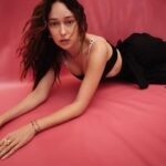 Alycia Debnam-Carey Instagram - Because there’s more post strike content… let me have it. @vogueaustralia 🤍 #thelostflowersofalicehart Styled: @kaila.Matthew’s Photographed: @charliedenno Words: @hannahroserose Hair: @lok_lau Makeup: @isabellaschimid Set design: @rozehooij