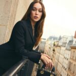 Alycia Debnam-Carey Instagram - A little get ready with me with @vogueaustralia for the J’adore Dior exhibition in Paris! ✨ @dior @diorbeauty