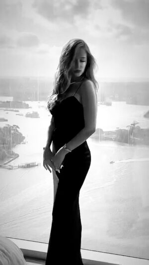Alycia Debnam-Carey Instagram - @cartier ✨