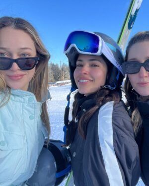 Alycia Debnam-Carey Instagram - Shoop shoop ⛷️