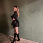 Alycia Debnam-Carey Instagram - Little lady 🖤 @dior #LadyDior