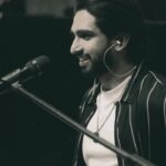 Amaal Mallik Instagram - An Intimate session full of mohabbat ❤️ and Music 🎶🥹 Red FM is proud and honored to classify a night full of Music and emotions .. @amaal_mallik the star shined as his fans got the upclose and personal experience which was magical On world music day Red FM & Amaal’s offering to all the music lover and Redfm listeners 🙌 . @amaal_mallik @redfm.indies @tseries.official @glocaljunction #IntimateListeningSession with #amaalmallik #mohabbat #mainrahoonyanarahoon #amalian #redindies #redindies #bajaateraho