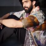 Amaal Mallik Instagram - Had a reel good time shooting these 🤘🏻 Credits - Photographer : @trishasarang Styled by : @malvika_tater Makeup & hair : @shreyamakeupandhair Shirt @yavi Denims @jackjonesindia Jewellery @houseofshikha Artist Managed By : @sherishshaikh @exceedentertainment
