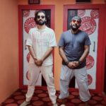 Amaal Mallik Instagram - Having a blast with @jmanshouts @redfmindia 🥳🔥 #TujheChaahtaHoonKyun ko #BajateyRaho 🤘🏻 Red FM 93.5 Bajaatey Raho!