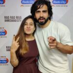 Amaal Mallik Instagram - Look who visited the studio today... @amaal_mallik 😍 We had a great great time and your live musical session was just amazing 🎶 #amaalmallik #amaalmalik #amaalmaliksongs #amaalmalliklive #amaalmaliksongs #armaalians #armaaliansarmy #armaalian #amaalmalikmusic #bollywoodsongs #bollywood #bollywoodsinger #bollywoodmovies #musiccomposer #gujarat #ahmedabad