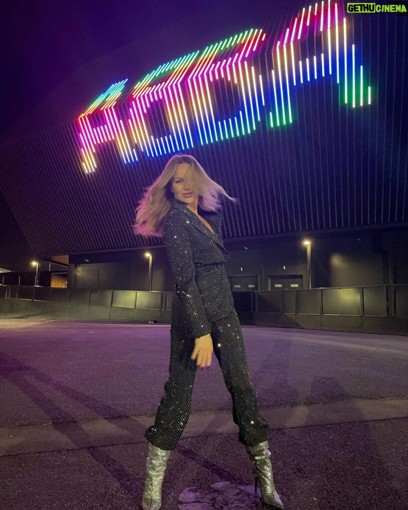 Amanda Holden Instagram - Go see @abbavoyage #DancingQueen ABBA are back