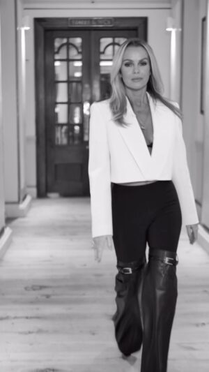Amanda Holden Instagram - Walking into @bgt 2024 like… 🇬🇧