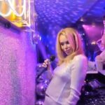 Amanda Holden Instagram - The latest trend. #murderonthedancefloor @lexi.hughes_official 18th … enjoy 😂 the entire long version with all guests is on my TikTok account…