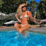 Amanda Holden Instagram - Almost 3 million of you have already watched Series 2 of #ItalianJob over the last 24 hours so I’m raising a glass to celebrate + say THANK YOU 🥰 Catch up (or binge watch!) the whole series on @bbciplayer this week or Episode 2 is on BBC1 next Friday. Raising money again for @bbccin & @comicrelief 🙏🏼 PS - Another blooper for you here 😂 Please let @chattyman & I know your favourite bits - we love reading all your messages! 🇮🇹 #AmandaAndAlan@m