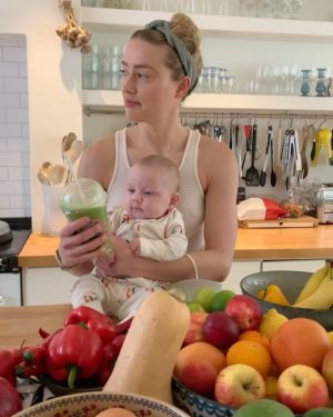 Amber Heard Instagram - You can take the gal out of LA, but you can’t take LA out of the gal #notajuicer