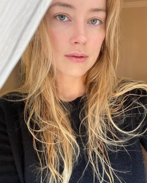 Amber Heard Instagram - Cogito ergo selfie