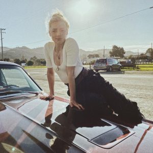 Amber Heard Instagram - Good ole Cherry Thunder and I posin’ and waitin’ for our next big break #CalendarGirl