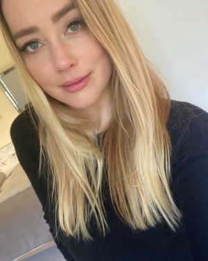 Amber Heard Instagram - Happy Monday y’all 😘