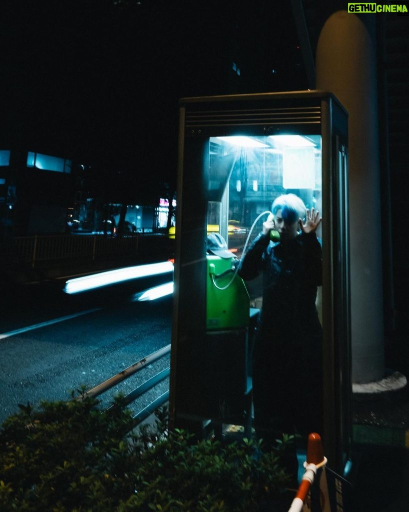 Amber Liu Instagram - No one during a photoshoot: Me: “Can I eat water in the shower?” Staff: um… sure 👀 Prob one of my favorite shoots in a while. I climbed in a closet, ran around Tokyo at 2am, and attempted to chew some water. Thank you to the creative team for such a fun time🙏 Hope you guys enjoy these shots as much as I had fun shooting them 🧡💛 MARVIN vol. 12 @marvin_thebrand Photographer: @adipvtra Stylist: @tokichang Local Production: @mrpositivetokyo Executive Producer: @mr.positive.tokyo Producer: @yukika_88 @delashonz Coordinator: Mami Chino