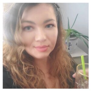 Amber Portwood Instagram - Don’t mind me, I’m staying hydrated 🥤💦 

The sun made an appearance today and I’m here for it 🤳

#sunshineyday