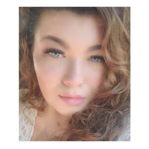 Amber Portwood Instagram - When things are seen to look down, always look ahead.

#thursdayvibes #thursdaymotivation #lookingahead #alwaysahead #curlyig #igcurlshair