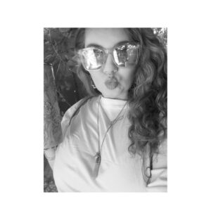 Amber Portwood Instagram - Hey lovies! 

What are your plans today? I’m feeling fancy free but I do have a few 🎄🤫errands to run! 

💋 

#smooches #saturdaymood #runningerrands #shoppingonsaturday #enjoyingthemoment #amberportwood