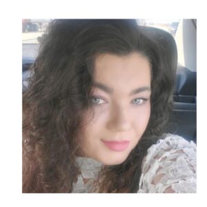 Amber Portwood Instagram - Hey loves 🌼 It’s almost the weekend 💫 What does everyone have planned?!
.
.
.
.
.
#sendinglove #thursdayvibes #takeaminute #amberportwood