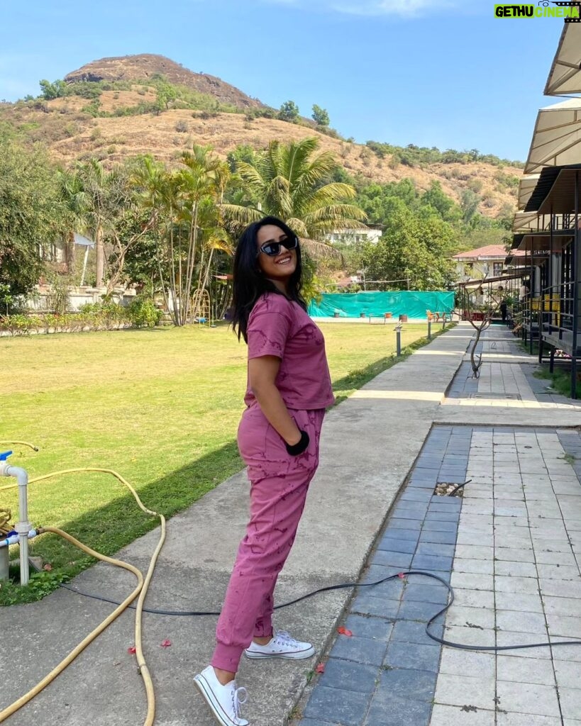 Amika Shail Instagram - One frame , lot of memories.. A life ❤️ . . Wearing @aesthetic.nation . . #amikashail #life #instalike #instagood #aesthetic #nature #love #blessed