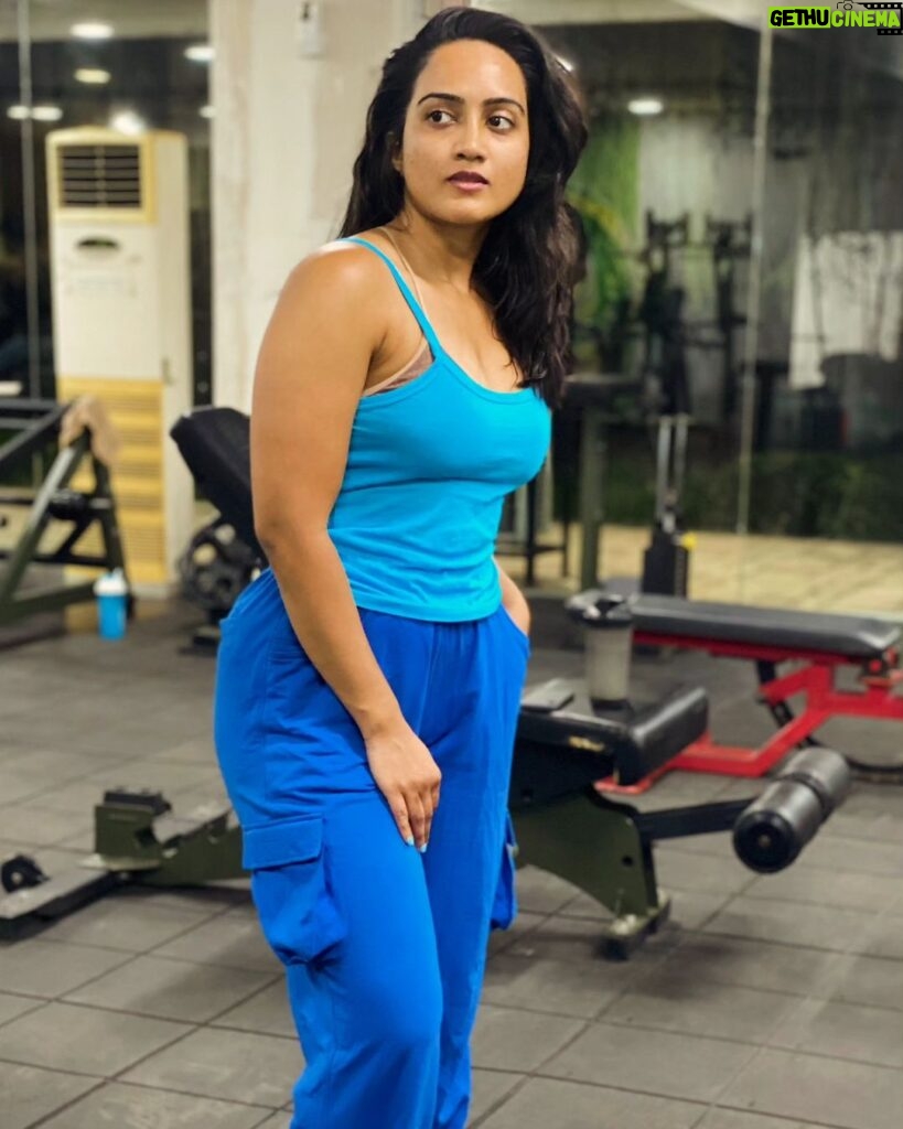 Amika Shail Instagram - Suggest me a top color for gym ? . . . #Amikashail #gymrat #fitness #gymclothes #fitnessmotivation