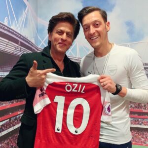 Amine Gülşe Instagram - It was a great pleasure having you at the game, thank you for coming @iamsrk 🙏🏼😊⚽️