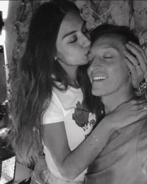 Amine Gülşe Instagram - Bugün senin günün aşkım❤️iyiki doğdun iyiki benimsin, birlikte nice yaşlara #30 🎂🎉🙏🏼
