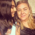 Amine Gülşe Instagram - Allahima çok şükür ki senin gibi bir annem var şu hayat dediğimiz yolculukta, kötü günde iyi günde her daim arkamda oldun bir dediğimi iki etmedin hayallerime ulaşmam için elinden geleni yaptın, ben pes etiğimde bile bana güç vermekten bıkmadın hiçbir zaman ! Sağol annem kendini düşünmeden bizi düşündüğün için ve bizimle birlikte herşeyi paylaştığın için senin kızın olmaktan gurur duyuyorum❤ İyiki benim annemsin iyiki her daim yanımdasın iyiki varsın dünyammm❤ Anneler günün kutlu olsun Allah seni başımızdan eksik etmesin, amin 🙏🏼❤ Anneler bizim baş tacımızdır tüm annelerin anneler günü kutlu olsun 👸🏼🙏🏼❤