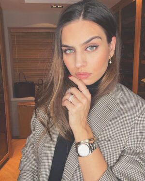 Amine Gülşe Instagram - Hmmm, really 🤔?
What would your caption be 🙋🏽‍♀️😅