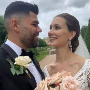 Amine Gülşe Instagram - Mrs & Mr Gülşe 👰🏽🤵🏽❤️
Öyle mutluyum ki bugün biricik abim @sahangulse evlendi 😍Güzeller güzeli @stefanieduarte su gibiydi beyazlar içinde 😍Allah mutluluğunuzu daim etsin inşallah bir ömür boyu birbirinize böyle güzel bakarsiniz ❤️🙏🏼 Sizi çok seviyorum 🥰