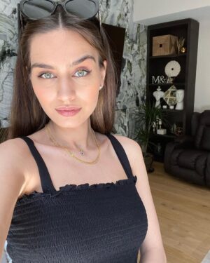 Amine Gülşe Instagram - 🙋🏽‍♀️💜