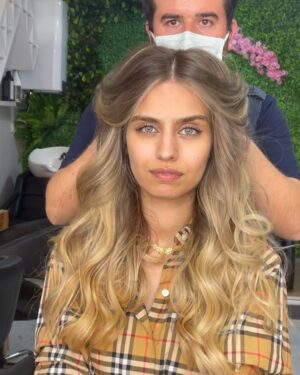 Amine Gülşe Instagram - Bazen değişiklik gerekir 🙈😆Ellerine sağlik  @mokkahairstudio 😊👊🏼