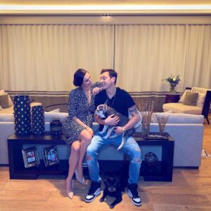 Amine Gülşe Instagram - 2019 bizim için çok özel bir sene oldu, umarım 2020 dahada güzel ve huzurla dolu geçer 🥰 Herkesin Yeni Yılını kutluyorum ve umarım ki her şey gönlünüzce olur🤲🏼❤️