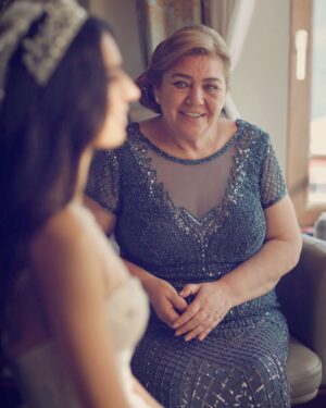 Amine Gülşe Instagram - Güzel annem sen bana böyle baktıkça bana bu dünyada asla bir şey olmaz 🙏🏼❤️ iyi ki doğdun kraliçem iyi ki varsın 🥰nice sağlıklı mutlu senelere ömrüm🎂🎉