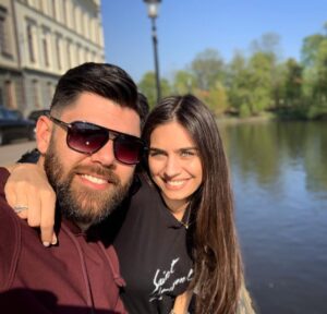 Amine Gülşe Instagram - Ne kadar şanslı olduğumu anlatmaya kalksam kelimeler yetmez seni anlatmaya biricik abicim iyiki varsın 🙏🏼Doğum günün kutlu olsun nice sağlıklı, mutlu & huzurlu senelere hep beraber 🧔🏻🎂🎉 her şey o güzel gönlünce olsun @sahangulse ❤️🥰