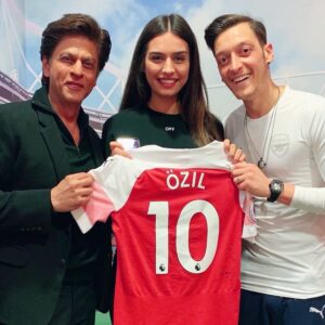 Amine Gülşe Instagram - It was a great pleasure having you at the game, thank you for coming @iamsrk 🙏🏼😊⚽️