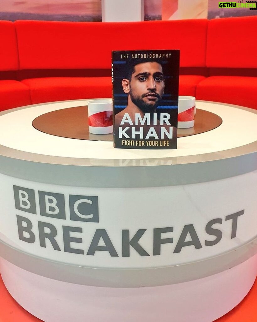 Amir Khan Instagram - 1st day for my book signing and media work. We visit the Trafford centre @waterstones. A very big turn out at lunch time. Thanks to you all for buying the book and supporting me. Hope it’s a good read 😉 @thetraffordcentre @penguinukbooks @bbcnews @granadareports Trafford Centre