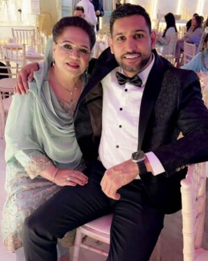 Amir Khan Instagram - Happy birthday mummy 😘🎂