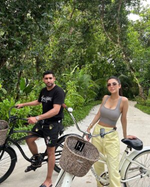 Amir Khan Instagram - Self-belief & hard work will always earn you success🏝️👊🏼
