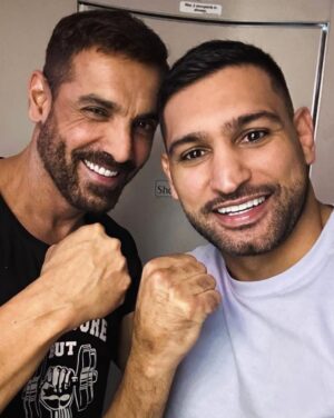Amir Khan Instagram - Nice to see @thejohnabraham on my flight to Los Angeles 👊🏼