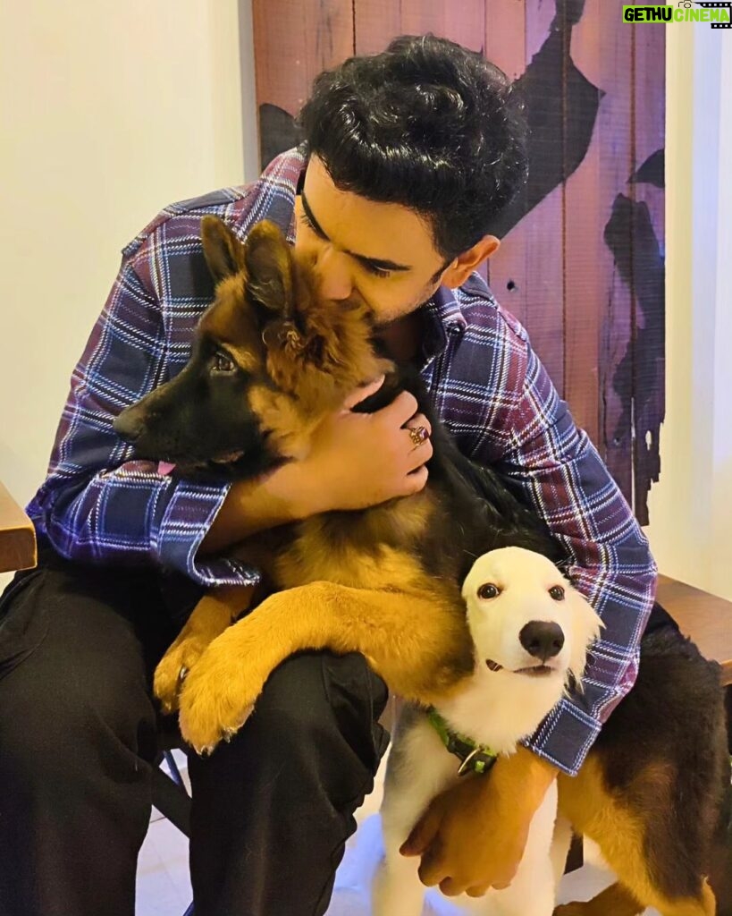 Amit Sadh Instagram - Me, Mike & Tango!! ❤ Does anyone want to join us?😋🤗