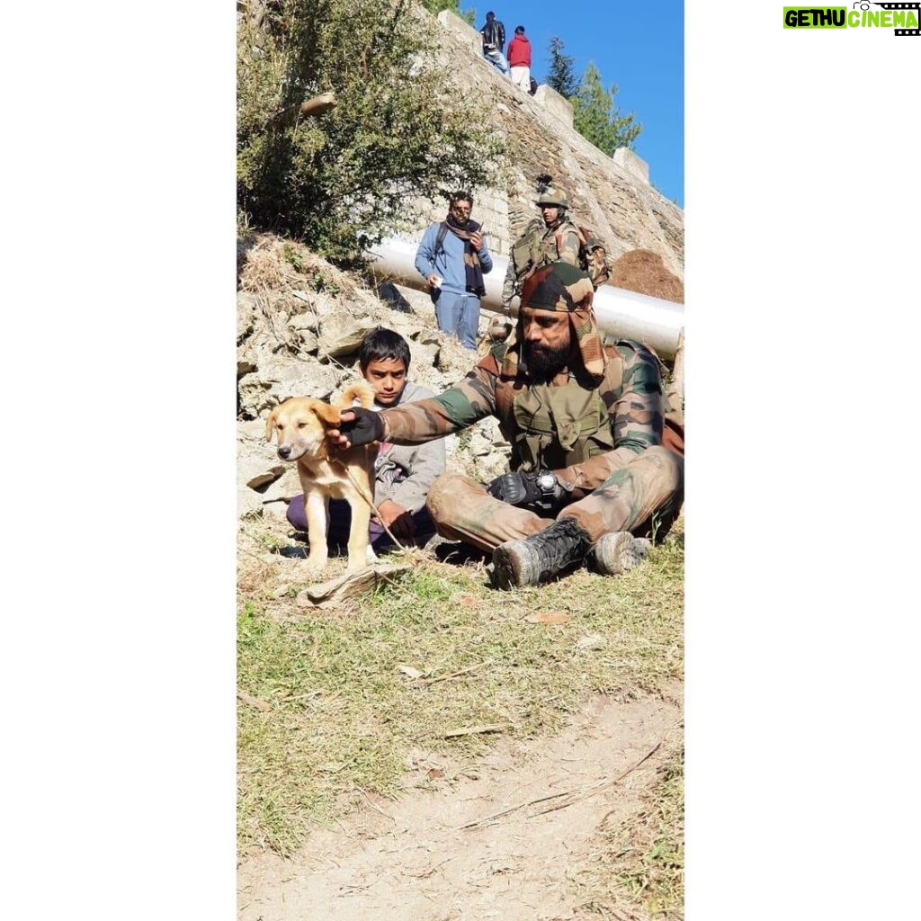 Amit Sadh Instagram - This was almost afternoon during naptime & in between shots. Since we were shooting at high altitude, there was no point going down. So this is just one day - tired and exhausted, but everytime we wore the uniform everyday when we went to replay and enact the great story of courage of our Indian forces, it was incredible. That gave me extra strength and we never felt tired. This has been one of the biggest honours of my life. Doing this role has taught me so many things which I am sure will help me grow as a human being! 🙏 #Avrodh ‪#Avrodh now streaming on @sonyliveindia‬ ‪@applausesocial @iradaentertainment @rajacharya1 ‬@samkhan