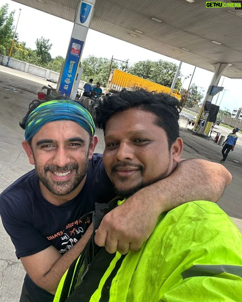 Amit Sadh Instagram - Last night in #Jodhpur was beautiful, spending time with family and friends, eating amazing food and lots of laughter. The warm Welcome we received was heartwarming, adding to the joy of the evening. Dumping a few of the best pictures from the ride till now - capturing memories that will last a lifetime. Hope you all like it, and here's to more adventures and laughter ahead! #Motorcyclessavedmylife