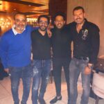 Amr Youssef Instagram - صورة جميلة بتجمعني بالأصدقاء حماقي و ايمن بهجت قمر اثناء الاحتفال بألبوم احمد حلمي الجديد #كل_يوم_من_ده 😁 #حماقي #احمد_حلمي #عمرو_يوسف