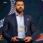 Amr Youssef Instagram - اولاً مليون شكراً علي كل تهنئة جاتلي عشان عيد ميلادي و الله انا بحس انه يوم مميز بس عشان كلامكم الحلو ده غير المجهود الجبار اللي حبايبي بيعملوه من ڤيديوهات و صور و حركات ..بجد حاجة تِفرح يا رب دايماً انا ناجح بيكم و بدعمكم ❤️ و دي صور من استلام جائزة #دير_جيست عن مسلسل #طايع و الجائزة دي بتصويت الجمهور يعني بدعمكم ايضاً شكراً ليكم جميعاً و شكراً #دير_جيست ❤️ الصورة التانية مع حبيبتي صاحبة السعادة و صاحبي و حبيبي اكرم حسني Thank you all for the amazing birthday wishes you really make that day very special 🙏🙏🙏 The photos are from #dear_guest_award for #taye3_series thank you all for voting i hope am always up to your expectations 💐#amr_youssef